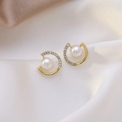 New Hollow Circle Imitation Pearl Stud Earrings For Women Zircon CZ Rhinestones Irregular Design Earring Female Unusual Jewelry